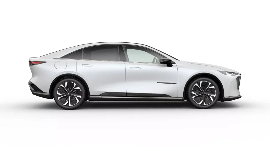 Renting Coches Baratos Mazda 6e EV Takumi Blanco