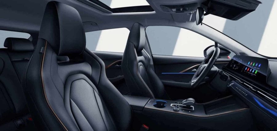 Renting Coches Baratos Omoda 5 1.6 TGDi Premium Blanco + Negro, Negro