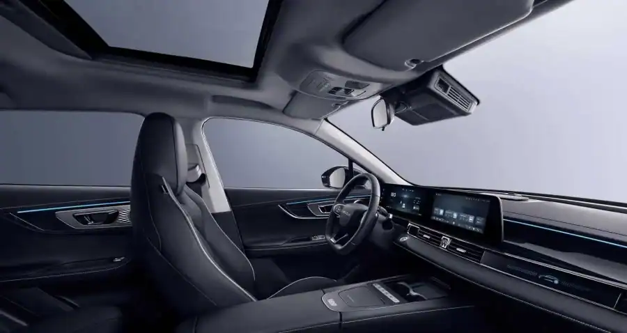 Renting Coches Baratos Omoda 5 1.5 TGDI HEV Business Blanco techo negro, Plata techo negro, Negro