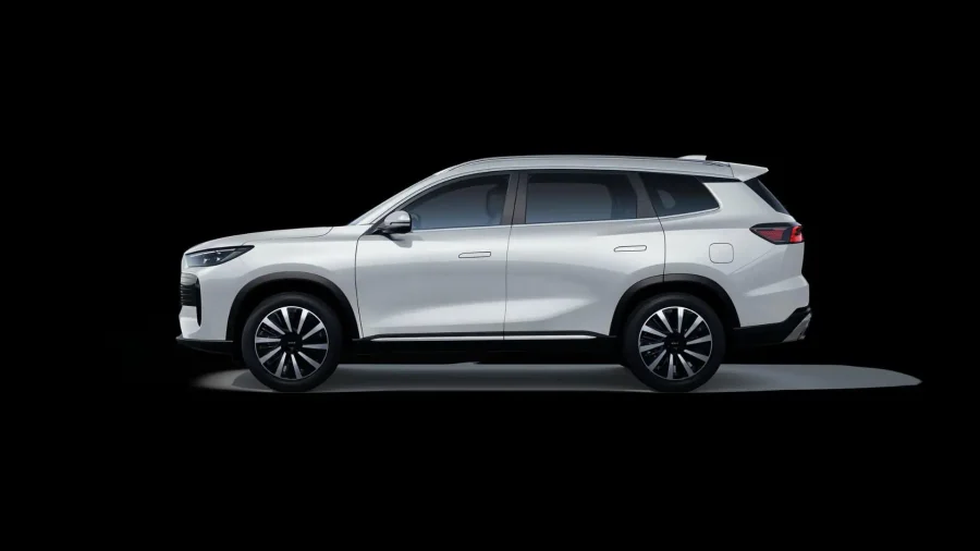Renting Coches Baratos Ebro S800 1.5 TGDI PHEV Luxury E-CVT Blanco Khaki, Gris Bambu