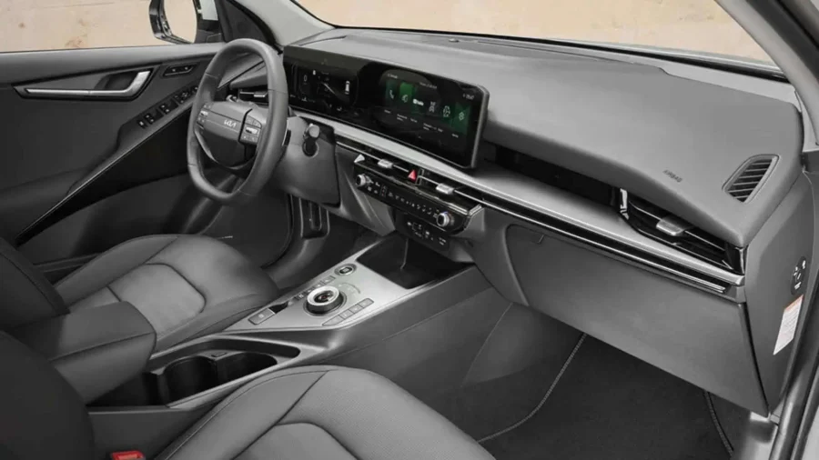 Renting Coches Baratos Kia Niro 1.6 HEV Concept Runway Red, Clear White, Steel Gray, Interstellar Grey
