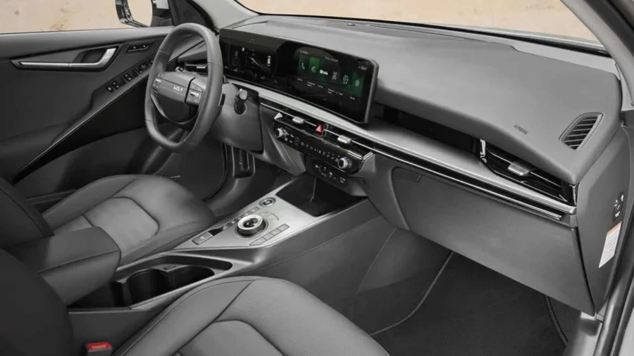Renting Coches Baratos Kia Niro 1.6 HEV Concept Runway Red, Clear White