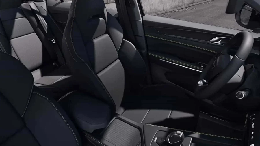 Renting Coches Baratos Lynk & Co 01 1.5 PHEV Core Mineral Green, Crystal White, Sparking Black