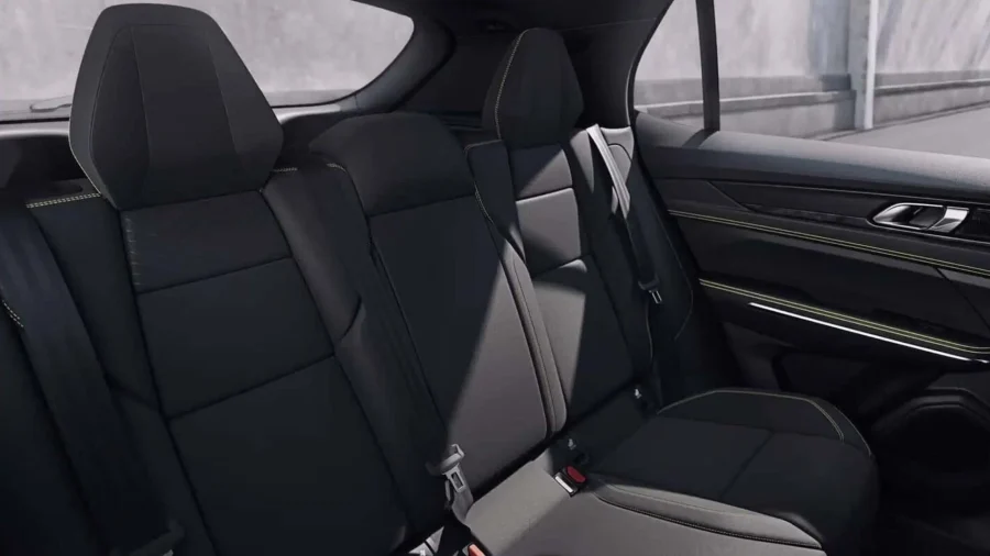 Renting Coches Baratos Lynk & Co 01 1.5 PHEV Core Mineral Green, Crystal White, Sparking Black