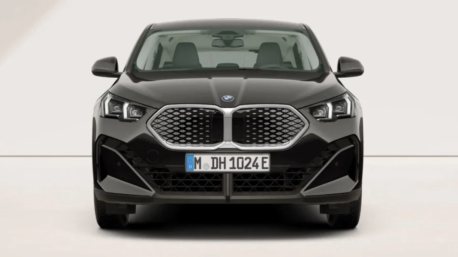 Renting Coches Baratos BMW iX2 eDrive20 Black Solid