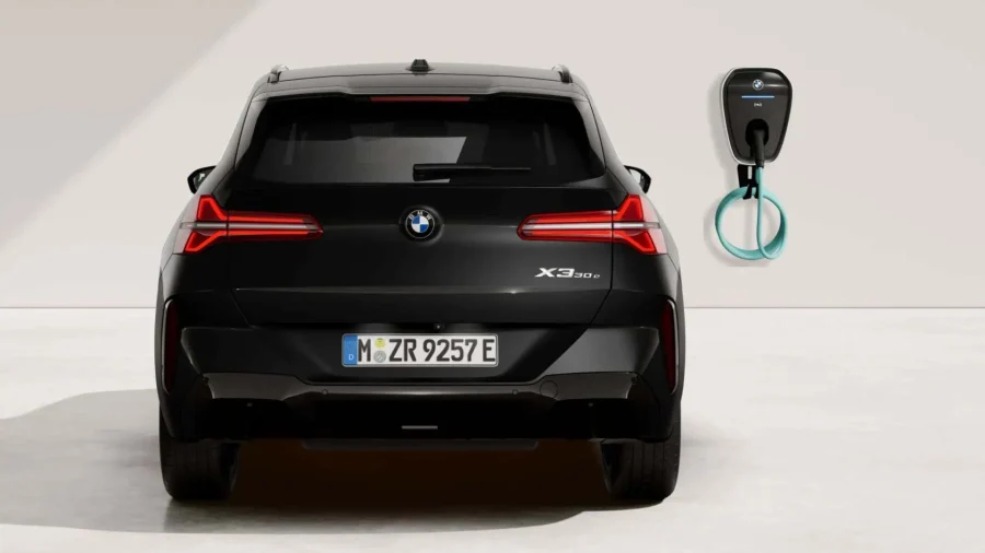 Renting Coches Baratos BMW X3 30e xDrive M Sport Black Sapphire, Arctic Race Blue