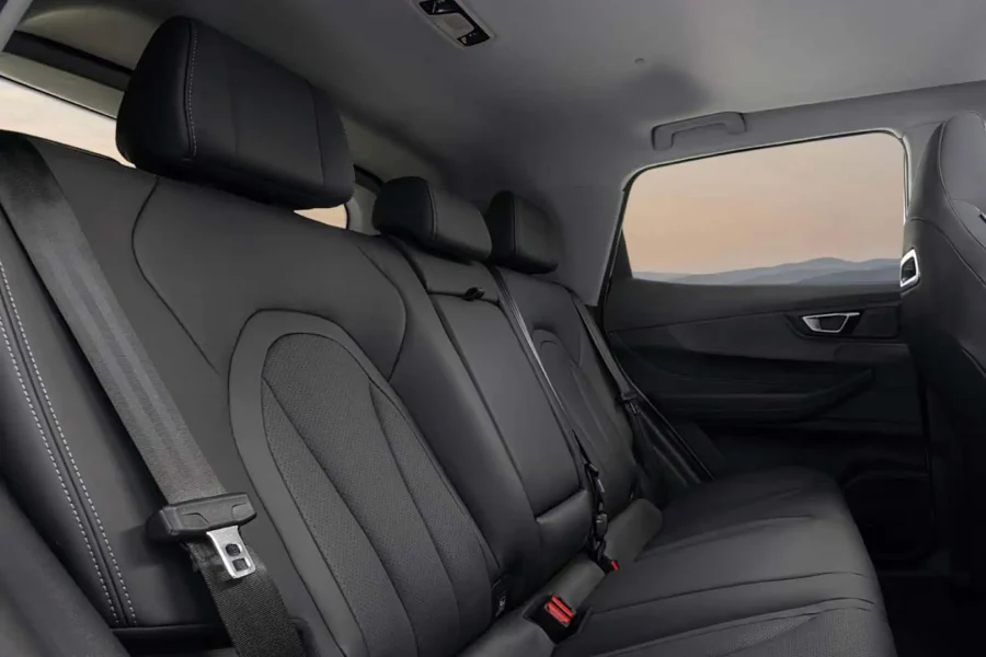 Renting Coches Baratos Ebro S400 1.5 DHE HEV Excellence CVT Blanco Khaki, Gris Phantom