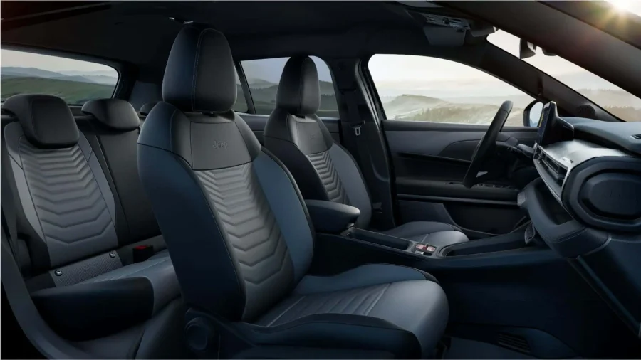 Renting Coches Baratos Jeep Avenger 1.2 Ehybrid Altitude Negro Volcano, Gris Storm